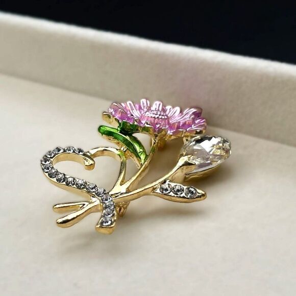 Yellow Gold with White Diamond Crystal Enamel Daisy and Heart Pin Back Brooch - Picture 6 of 7